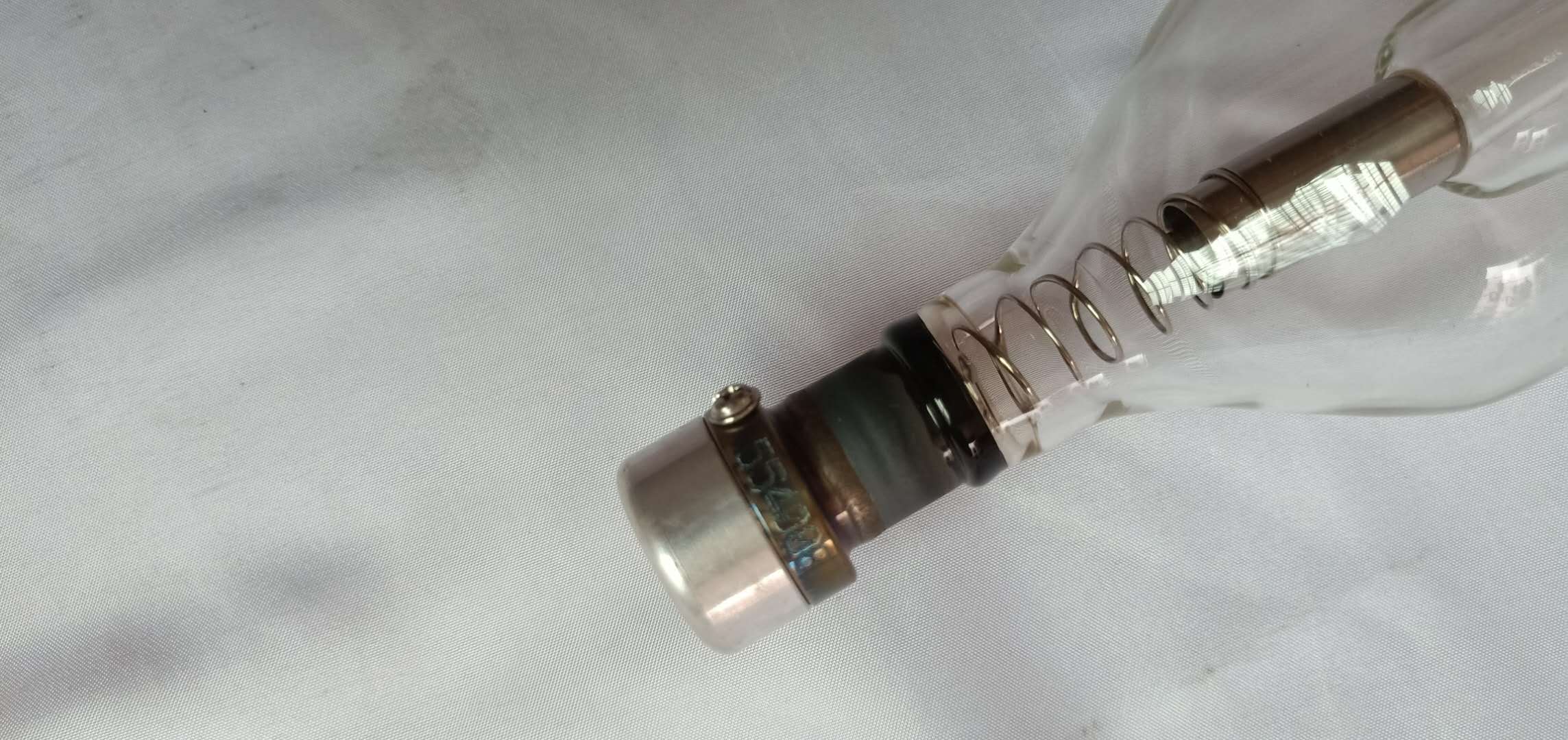 小型激光切割機(jī)激光管在使用的時候需要注意些什么？