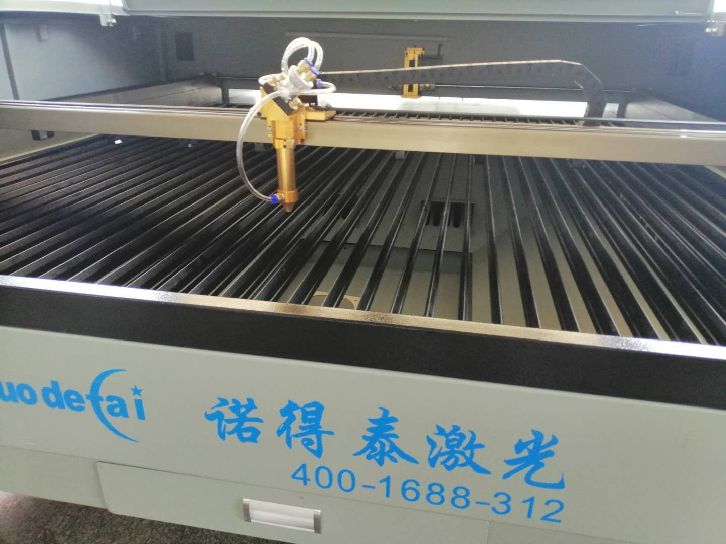 小型激光切割機出現(xiàn)有毛刺問題處理方案！