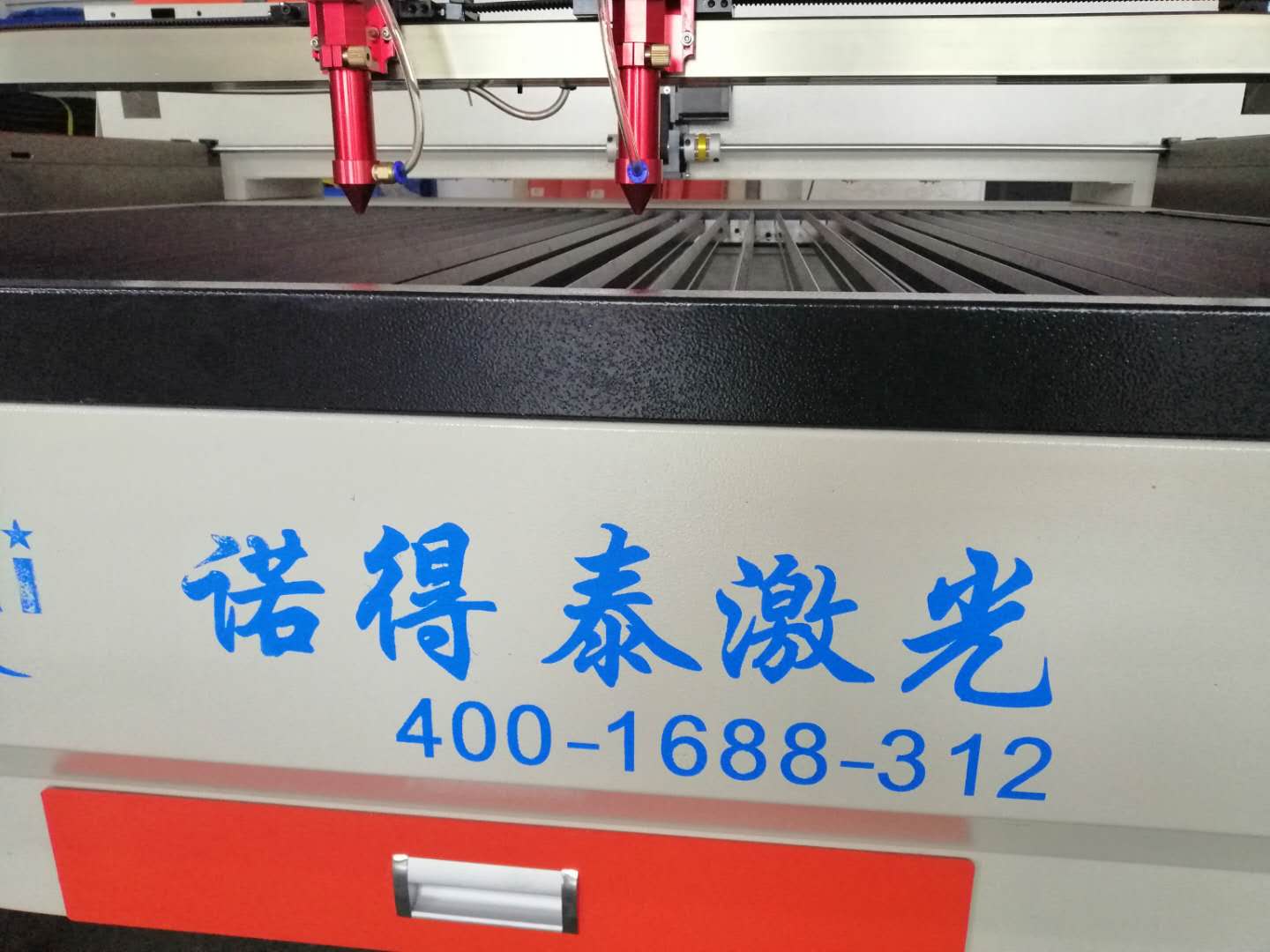 非金屬激光機(jī)把功率加大可以切割金屬材料嗎？
