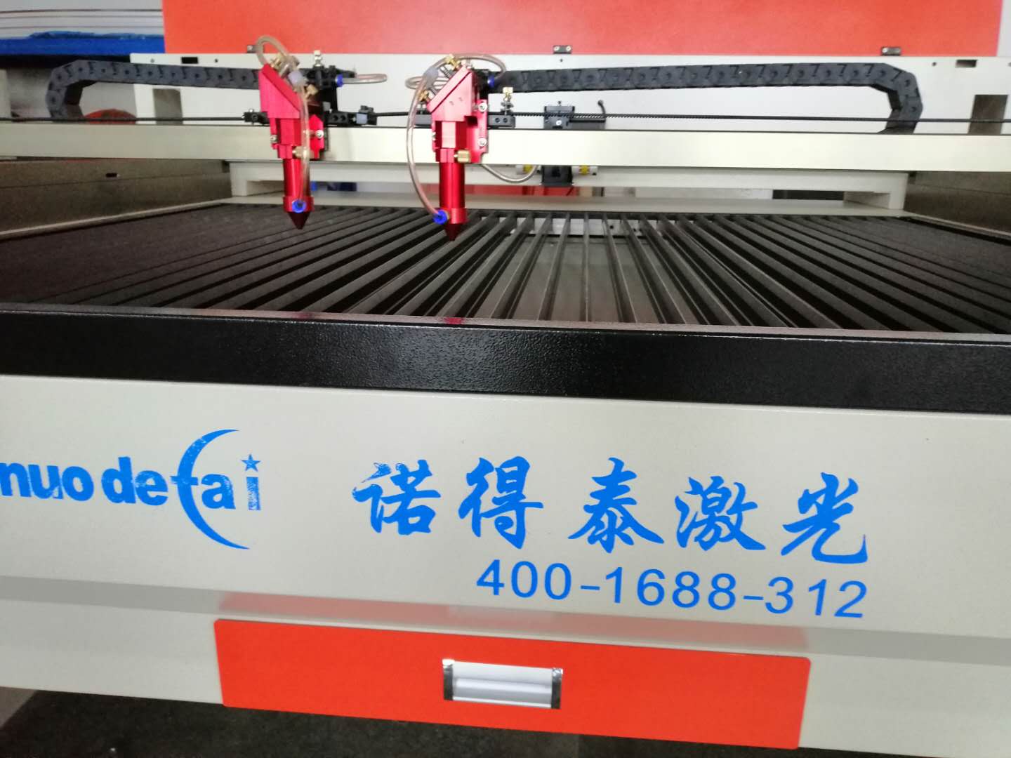 亞克力激光機(jī)在切割的過程中臺面不平會造成哪些影響？