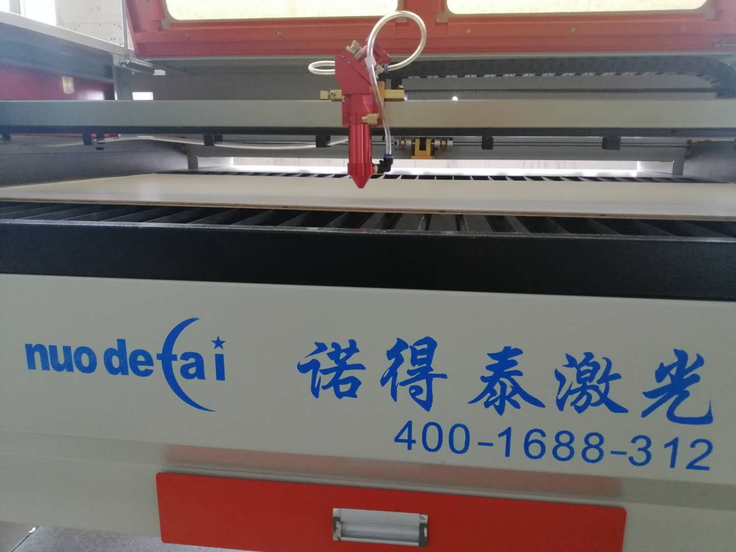 廣告行業(yè)用亞克力激光切割機加工的特點在哪里？