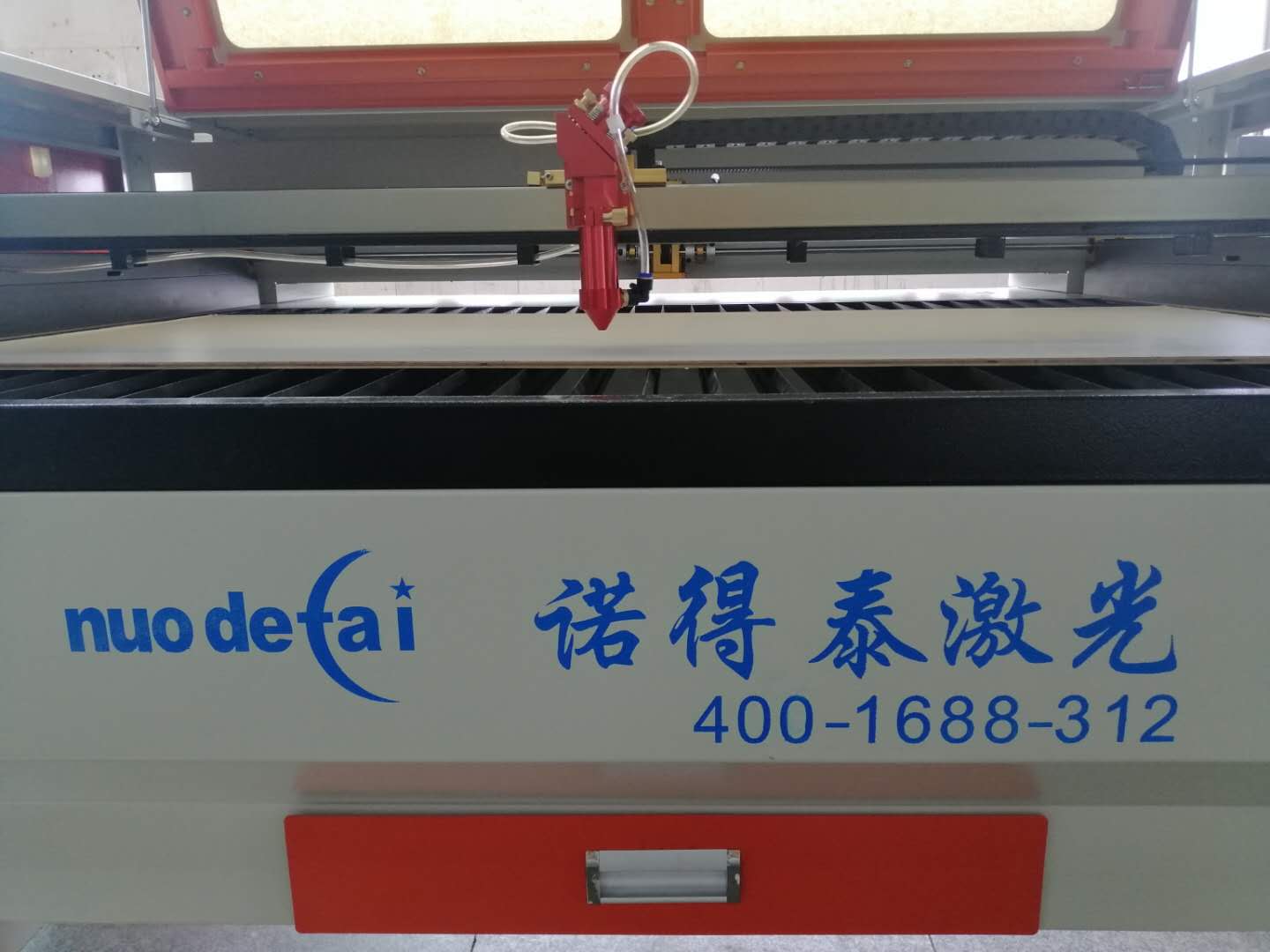 高精密手機(jī)屏激光切割機(jī)將是未來發(fā)展的一種趨勢潮流！