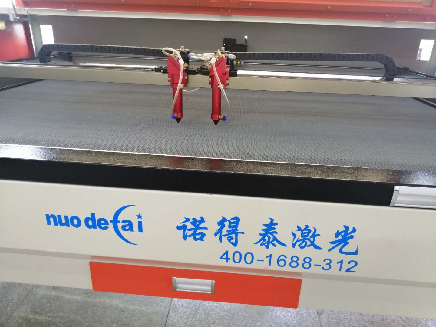卡紙用激光切割機(jī)加工一個(gè)特點(diǎn)在哪里？