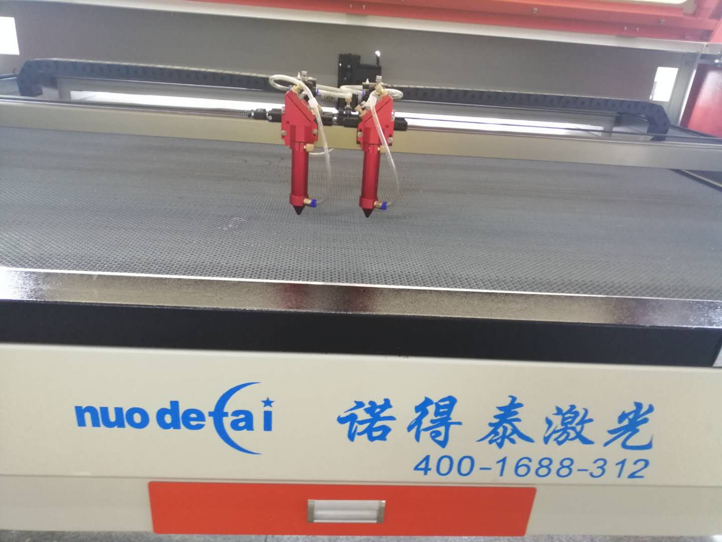 關于激光切割機切割布料會發(fā)黃是什么原因？