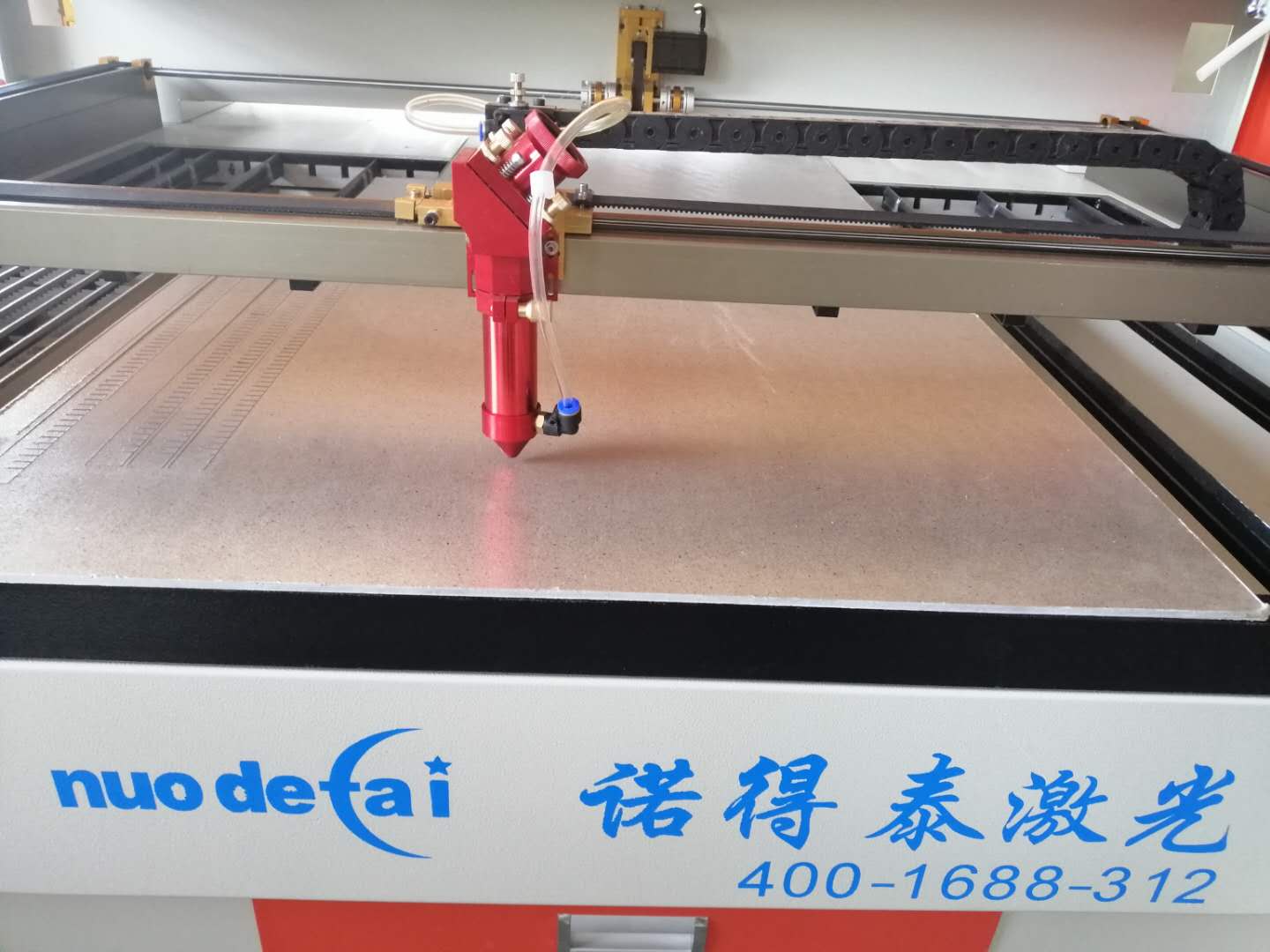 如何判斷小型非金屬材料激光切割機(jī)光學(xué)鏡片質(zhì)量好與壞？